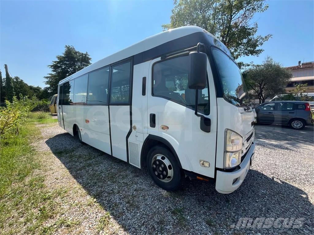 Isuzu P65 Autobus da turismo