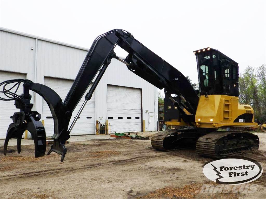 CAT 320D FM Caricatronchi con base su rimorchio