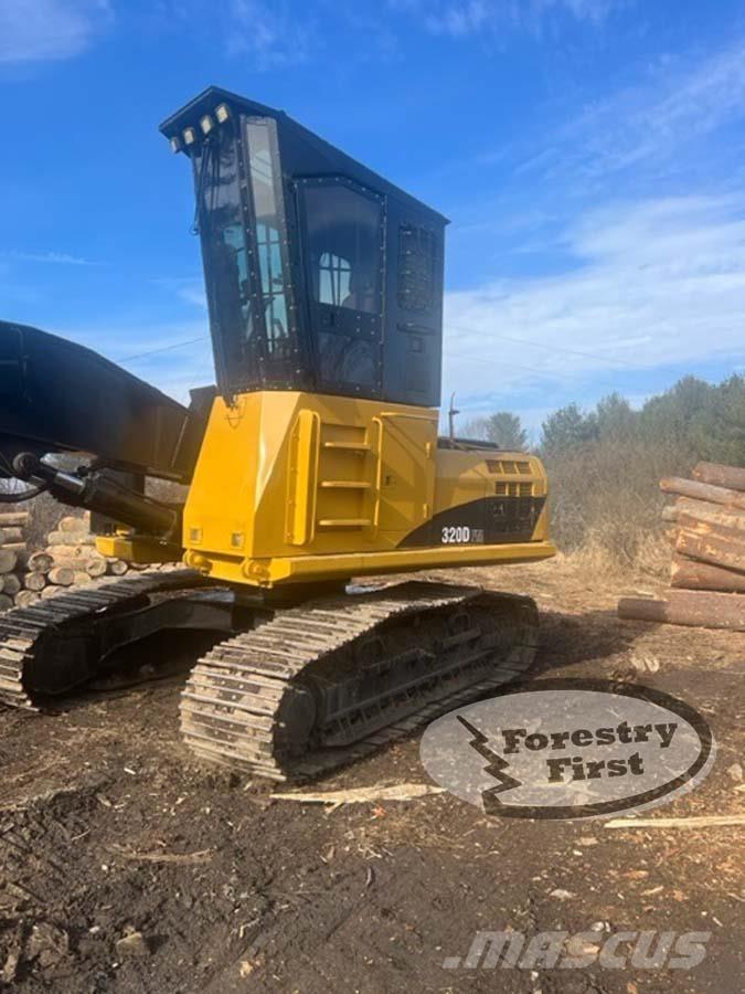 CAT 320D FM Caricatronchi con base su rimorchio