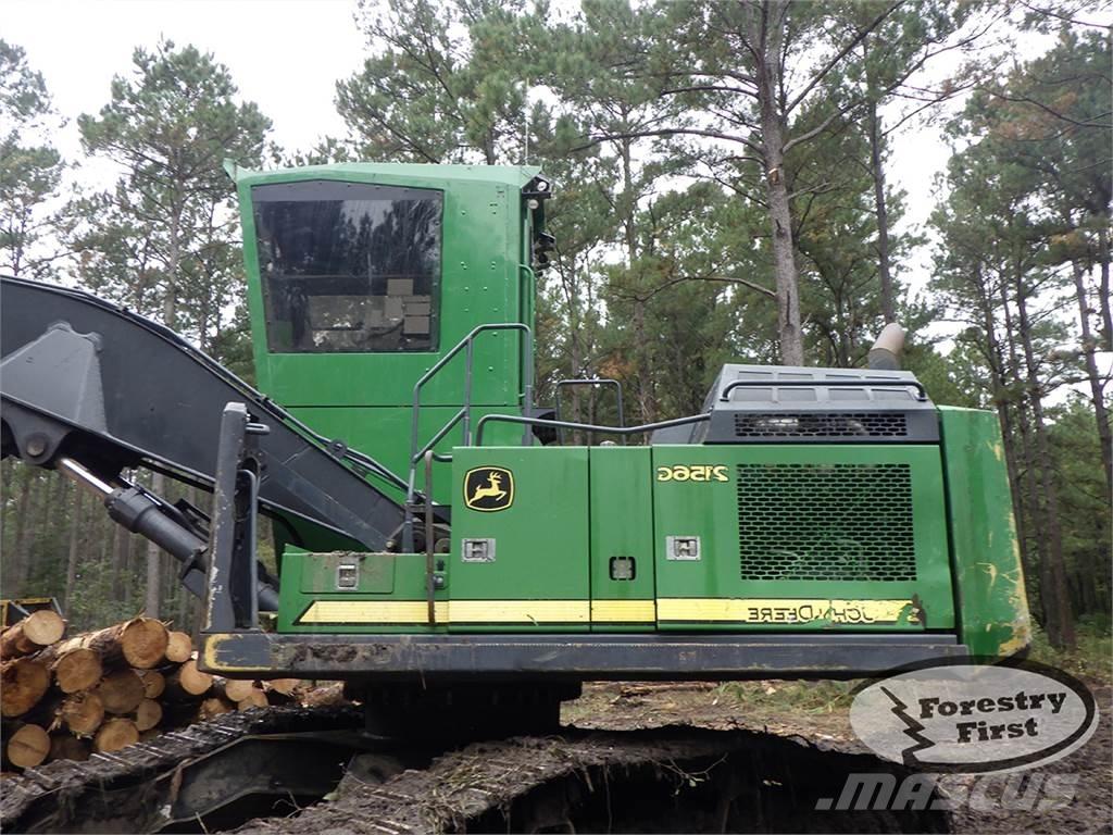John Deere 2156G Caricatronchi con base su rimorchio