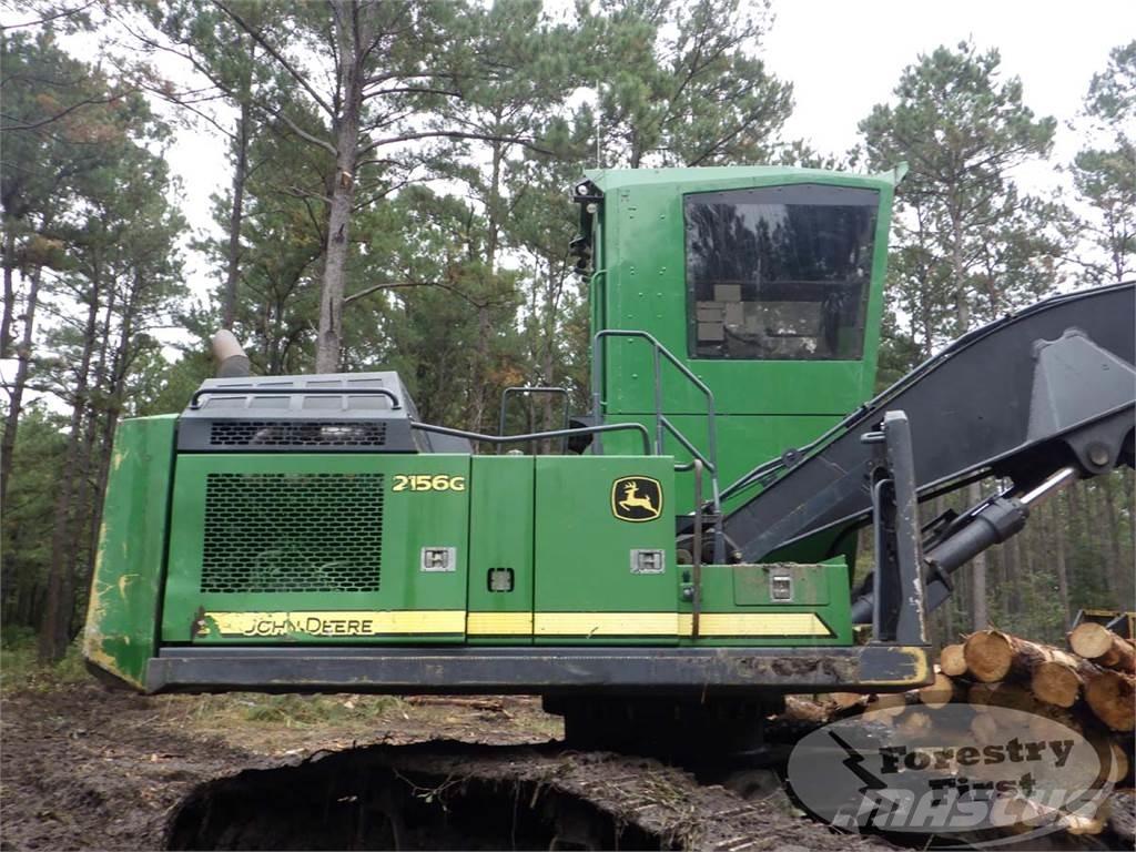 John Deere 2156G Caricatronchi con base su rimorchio
