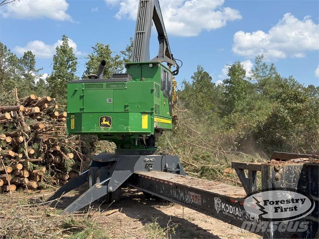 John Deere 437E Caricatronchi con base su rimorchio