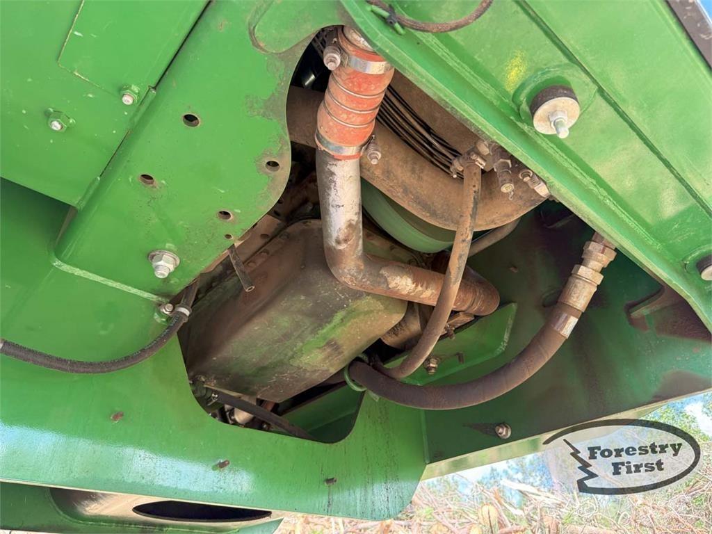 John Deere 437E Caricatronchi con base su rimorchio
