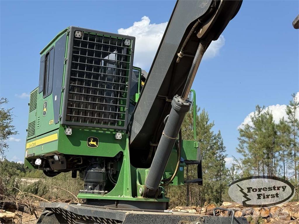 John Deere 437E Caricatronchi con base su rimorchio