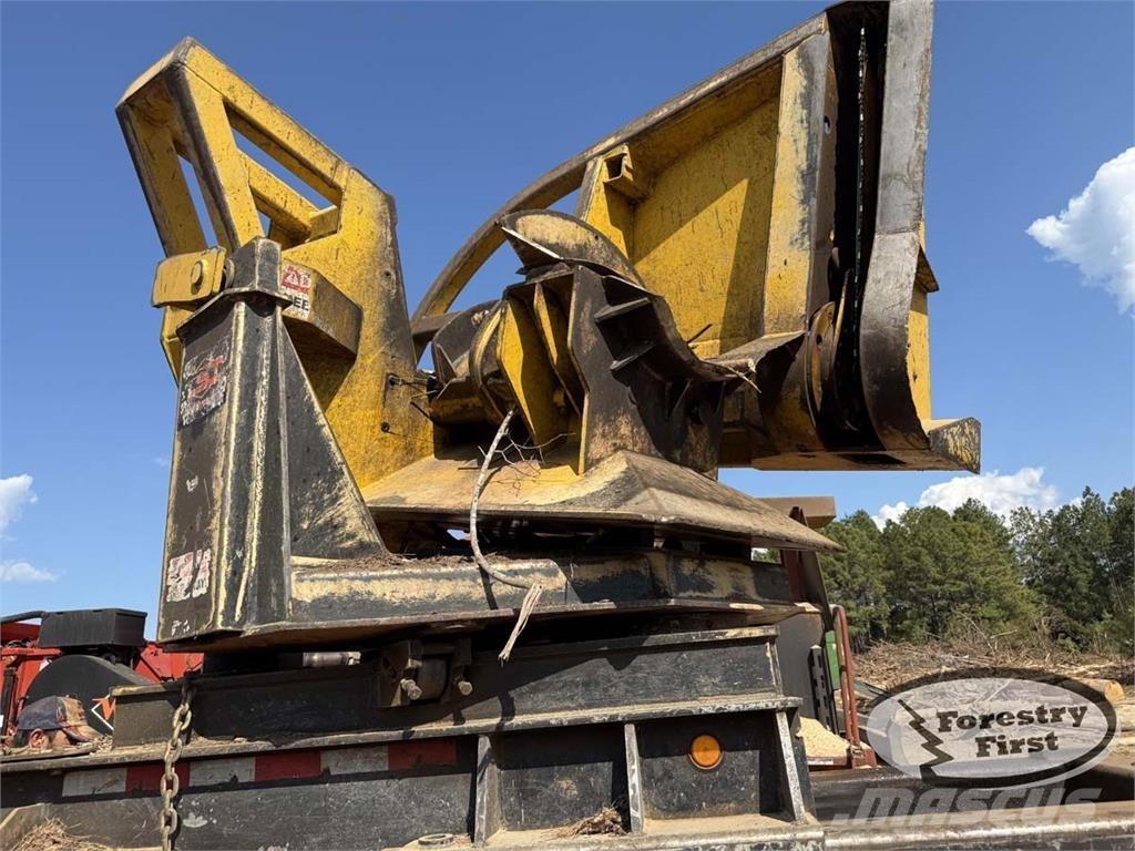 John Deere 437E Caricatronchi con base su rimorchio