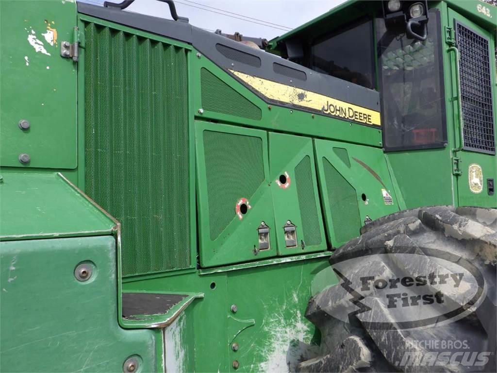 John Deere 643L Abbattitrici cingolate e macchine forestali