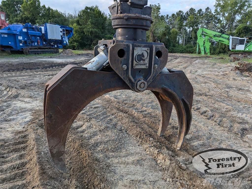 Sennebogen 830E Caricatronchi con base su rimorchio