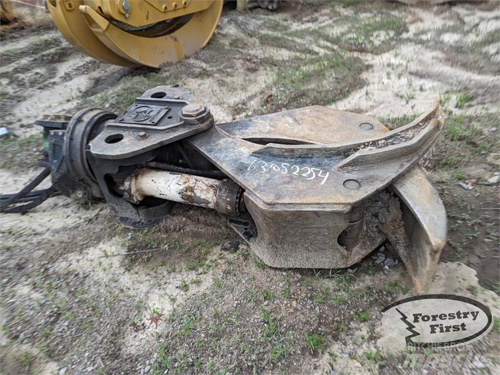 Sennebogen 830E Caricatronchi con base su rimorchio