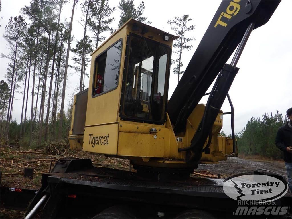 Tigercat 234B Caricatronchi con base su rimorchio