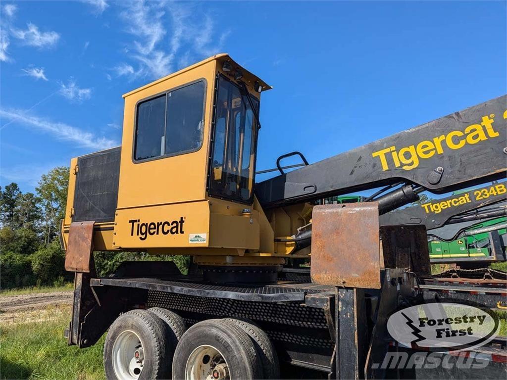 Tigercat 234B Caricatronchi con base su rimorchio