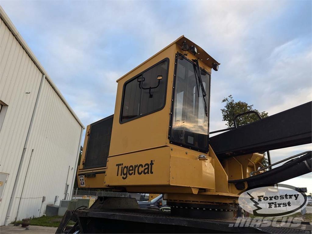 Tigercat 234b Caricatronchi con base su rimorchio