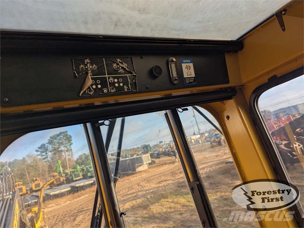 Tigercat 234B Caricatronchi con base su rimorchio