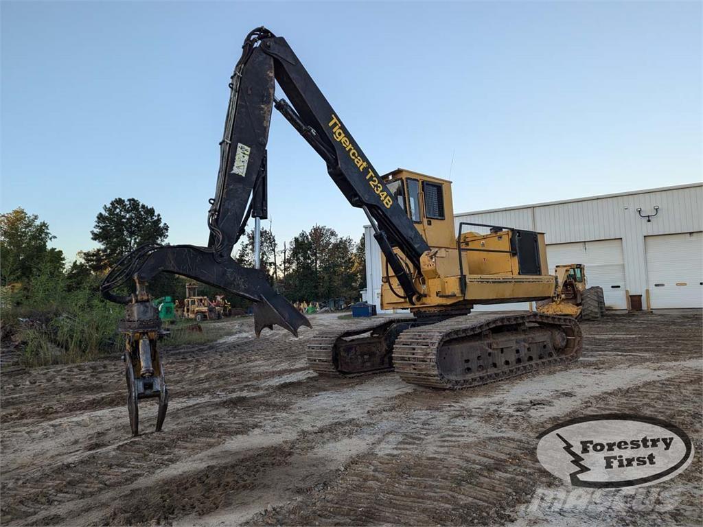 Tigercat T234B Caricatronchi con base su rimorchio