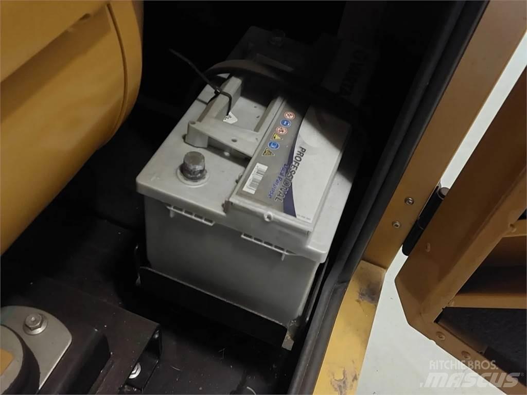 CAT DE33E0 Movimentazione Materiali - Altro
