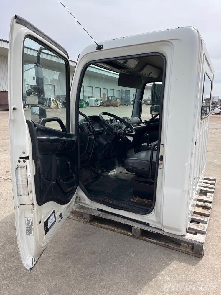 Hino 268 Cabine e interni