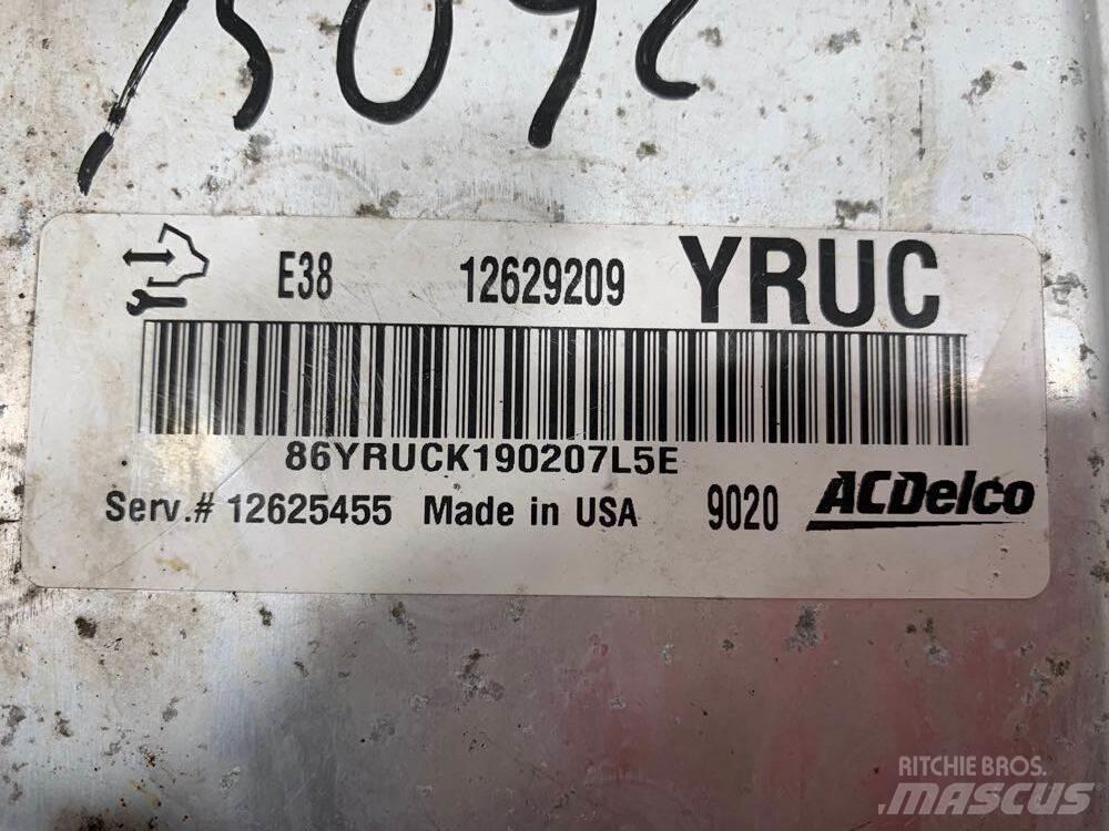 Isuzu NPR Cabine e interni