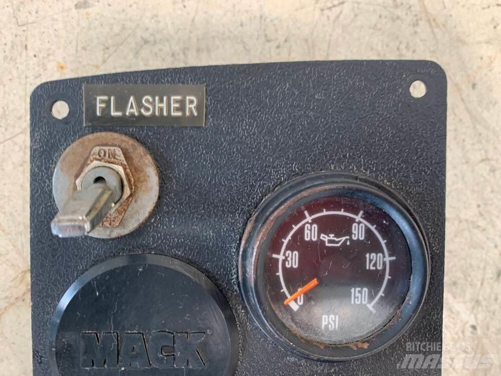 Mack RD680 Componenti elettroniche