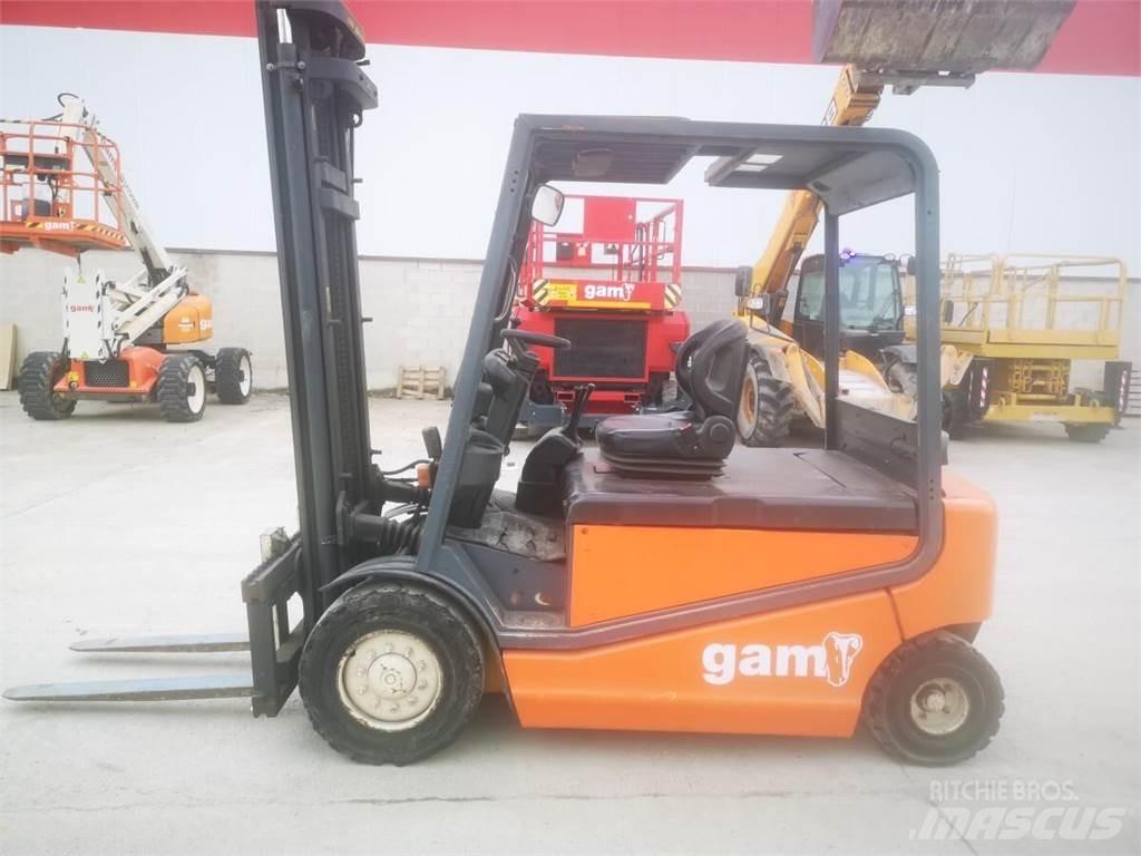 OM XE40 Carrelli elevatori elettrici