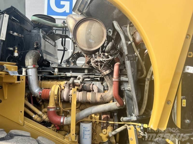 CAT 966 K Pale gommate