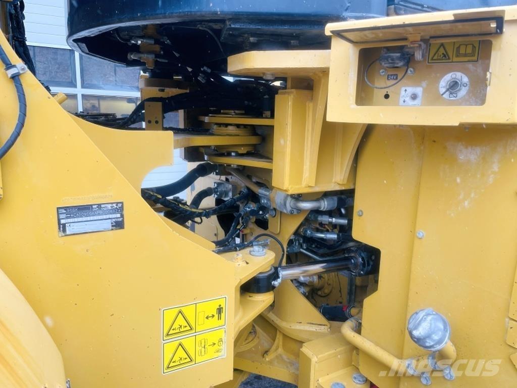 CAT 966K Pale gommate