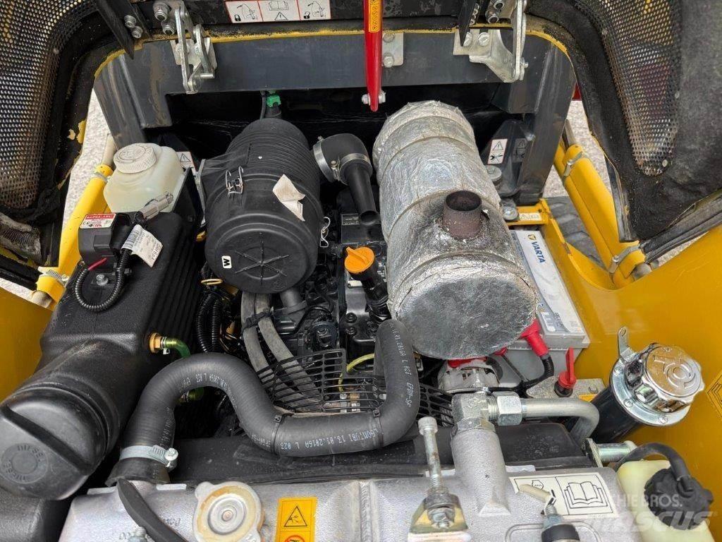 Komatsu SK714-5 Mini Pale Gommate