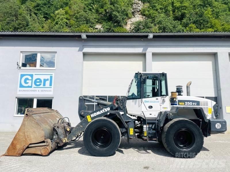 Komatsu WA250PZ-6 Pale gommate