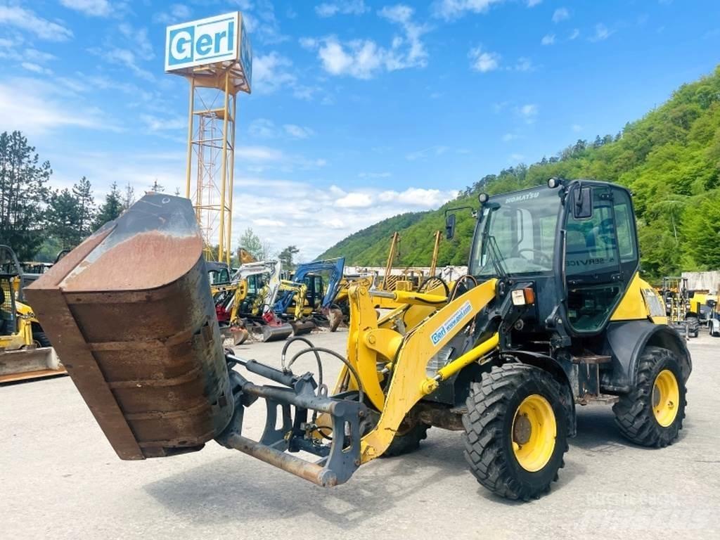 Komatsu WA80-6 Pale gommate