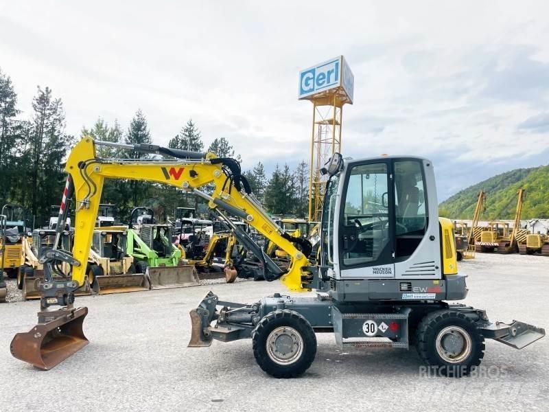 Neuson EW65 Escavatori gommati