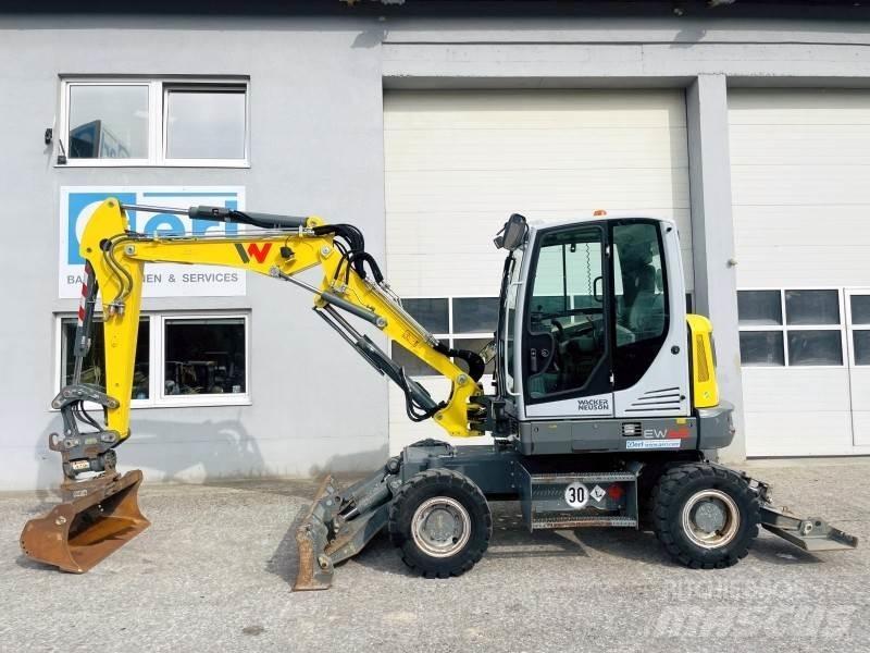 Neuson EW65 Escavatori gommati