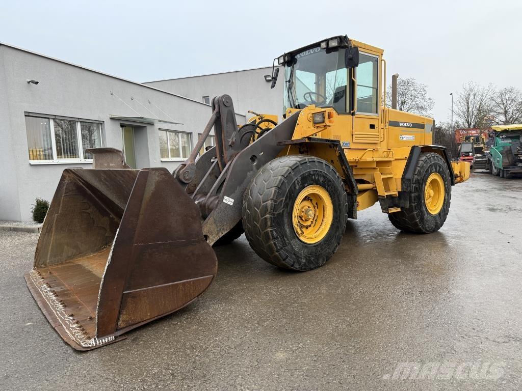 Volvo L 120 C Pale gommate