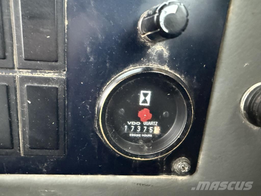 Volvo L 120 C Pale gommate