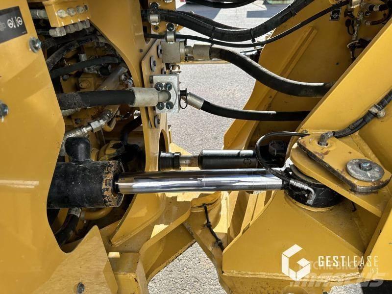 CAT 966M Pale gommate