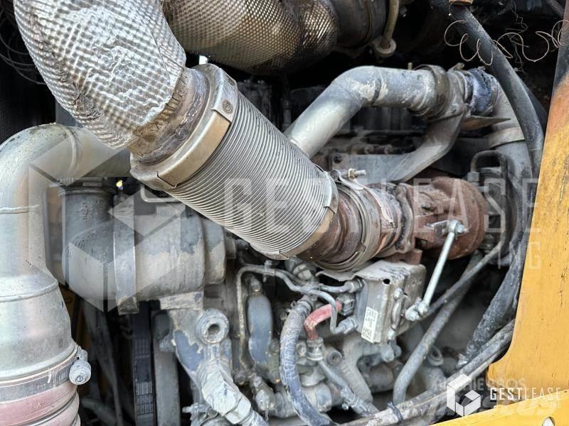 Liebherr LR636 Pale cingolate