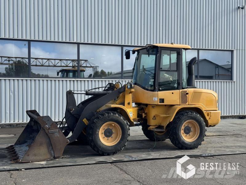 Volvo L30G Pale gommate