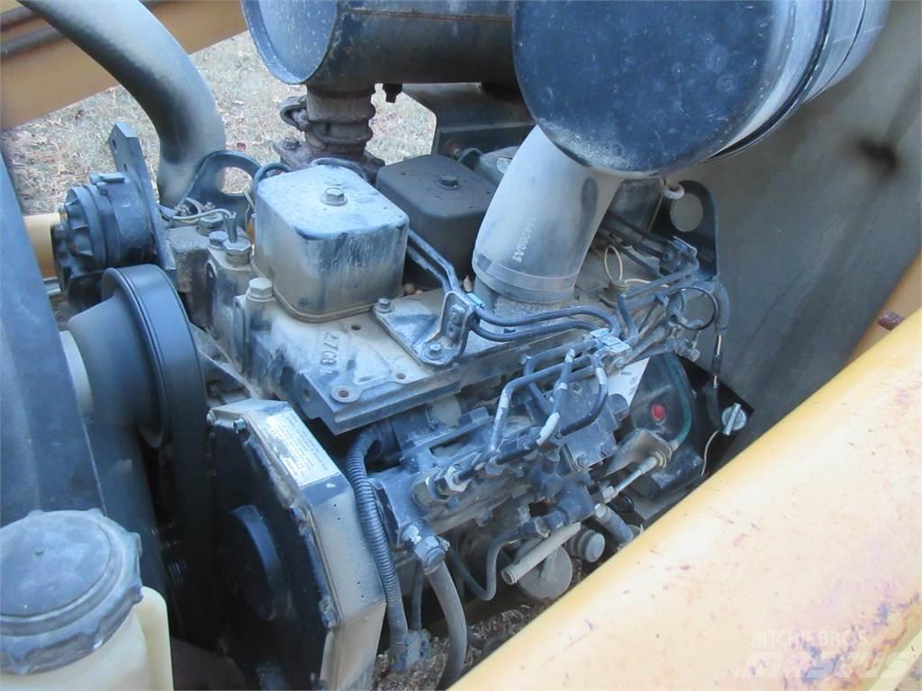 CASE 580L Pale gommate