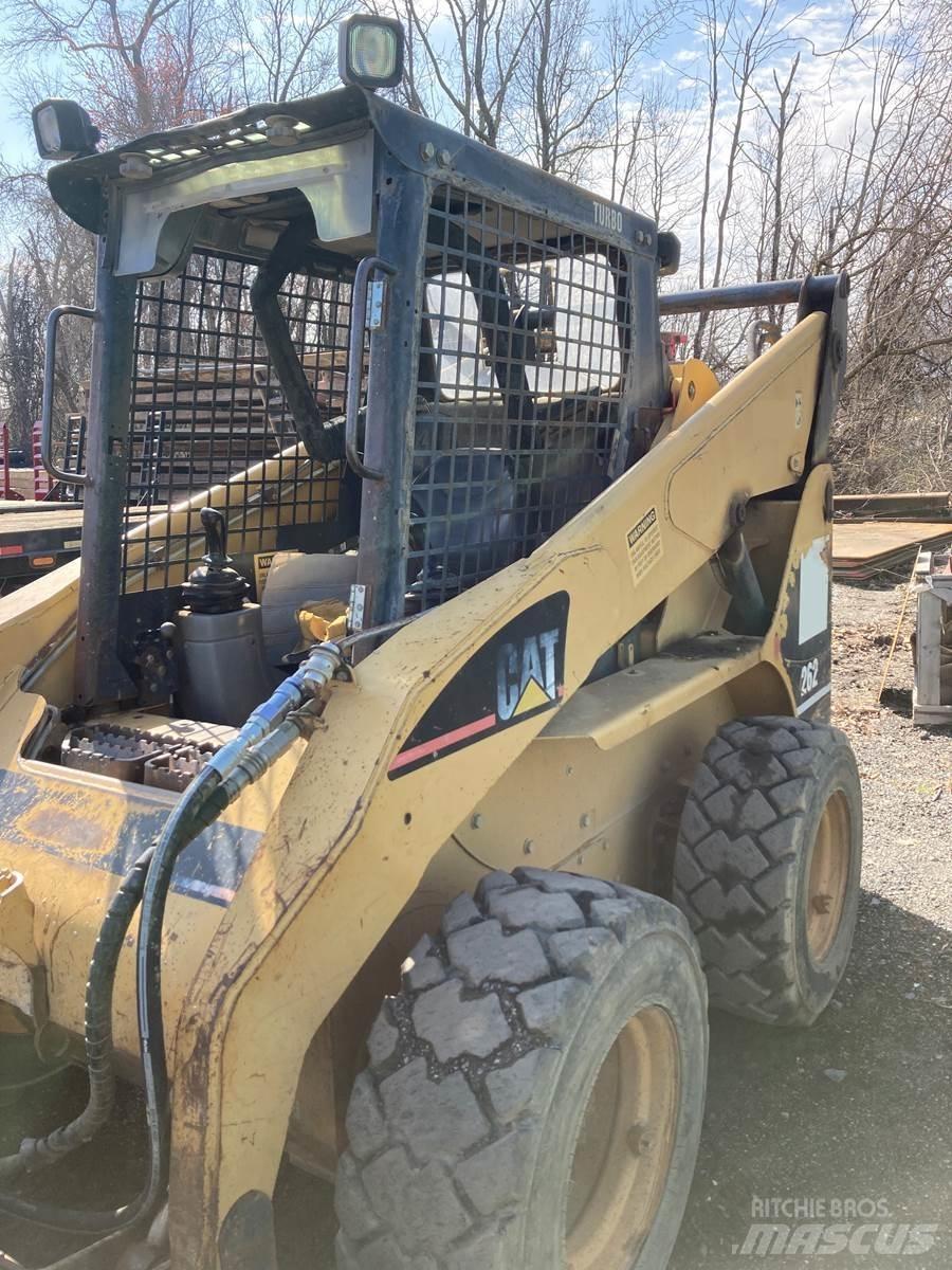 CAT 262B Mini Pale Gommate