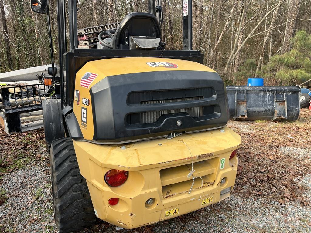 CAT 903D Pale gommate