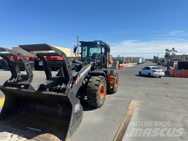 Doosan DL250-7 Pale gommate