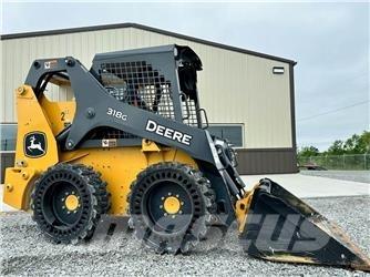 John Deere 318G Mini Pale Gommate