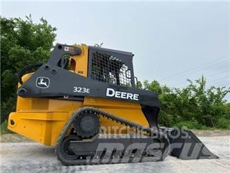 John Deere 323E Mini Pale Gommate