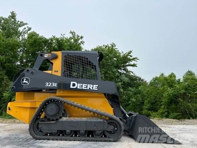 John Deere 323E Mini Pale Gommate