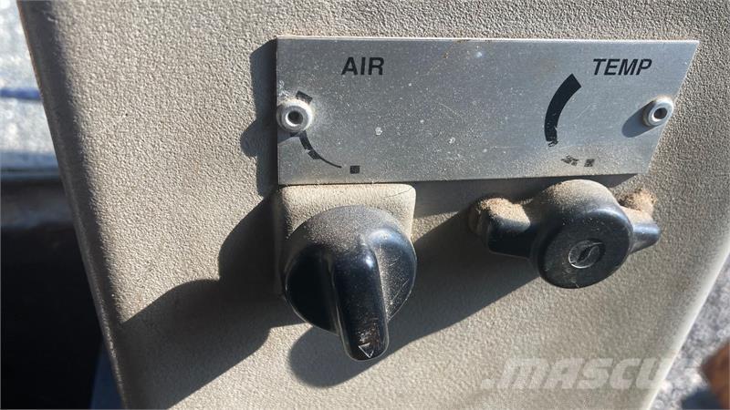 CASE 321B Pale gommate