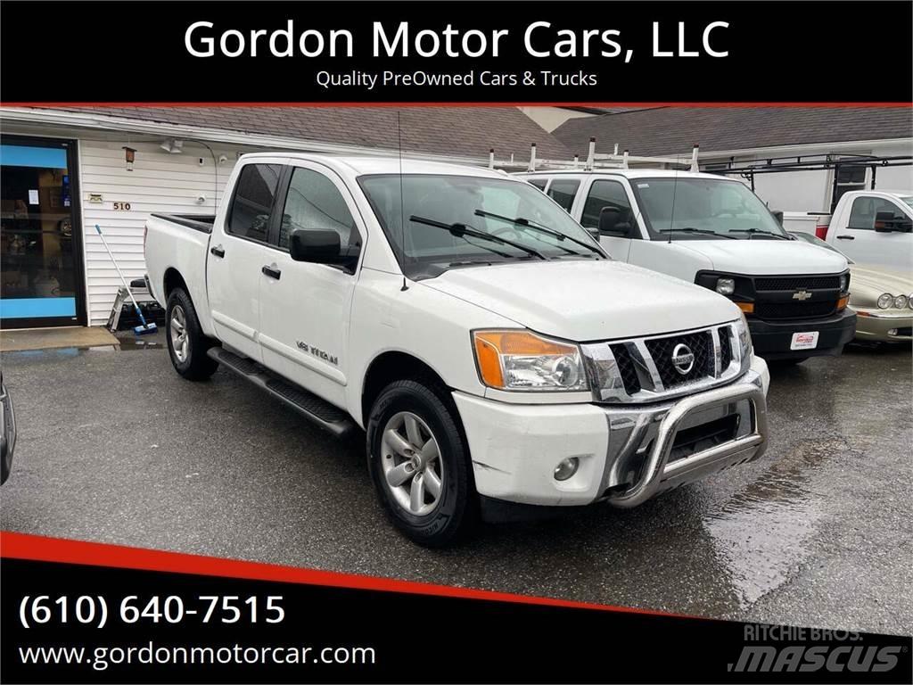 Nissan Titan Pick up/Fiancata ribaltabile