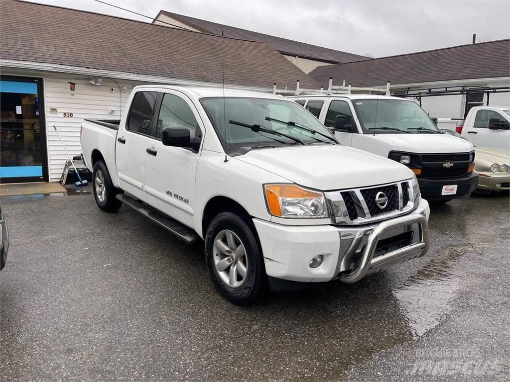 Nissan Titan Pick up/Fiancata ribaltabile