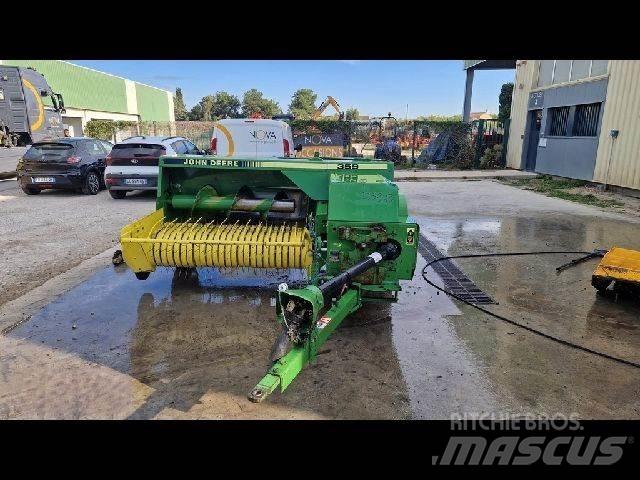 John Deere 359 Presse quadre