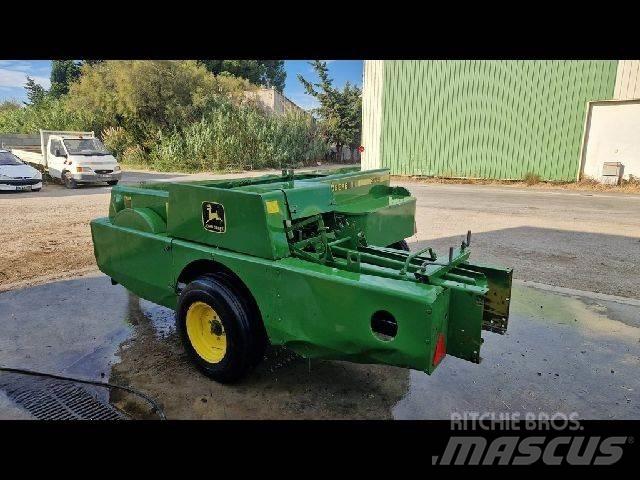 John Deere 359 Presse quadre