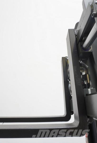 Combilift WR4 Carrello elevatore retrattile a 4 vie