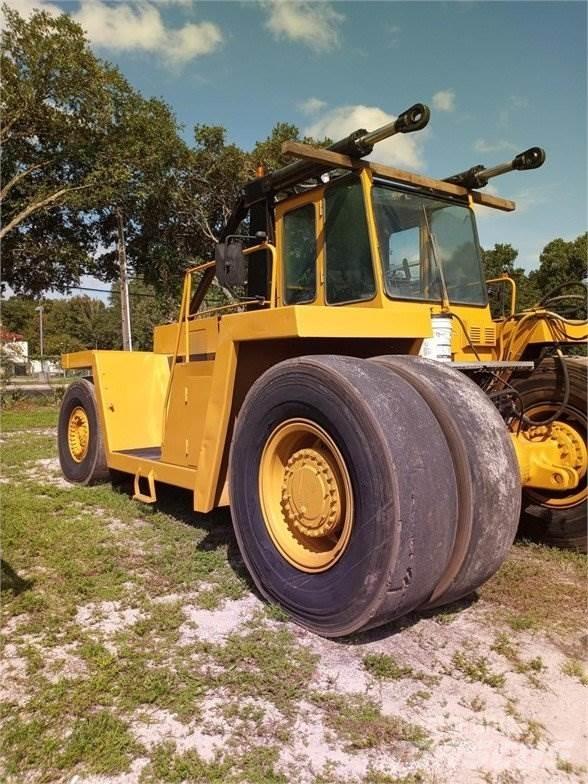 CAT V900 Movimentatori per container