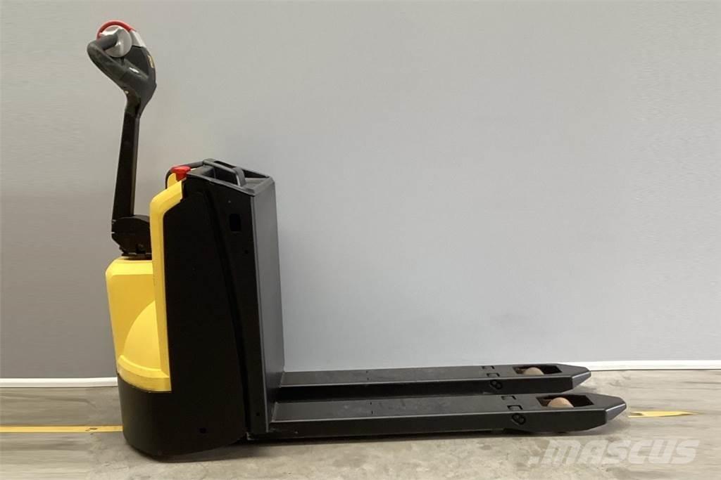 Hyster P1.6 Transpallet uomo a terra