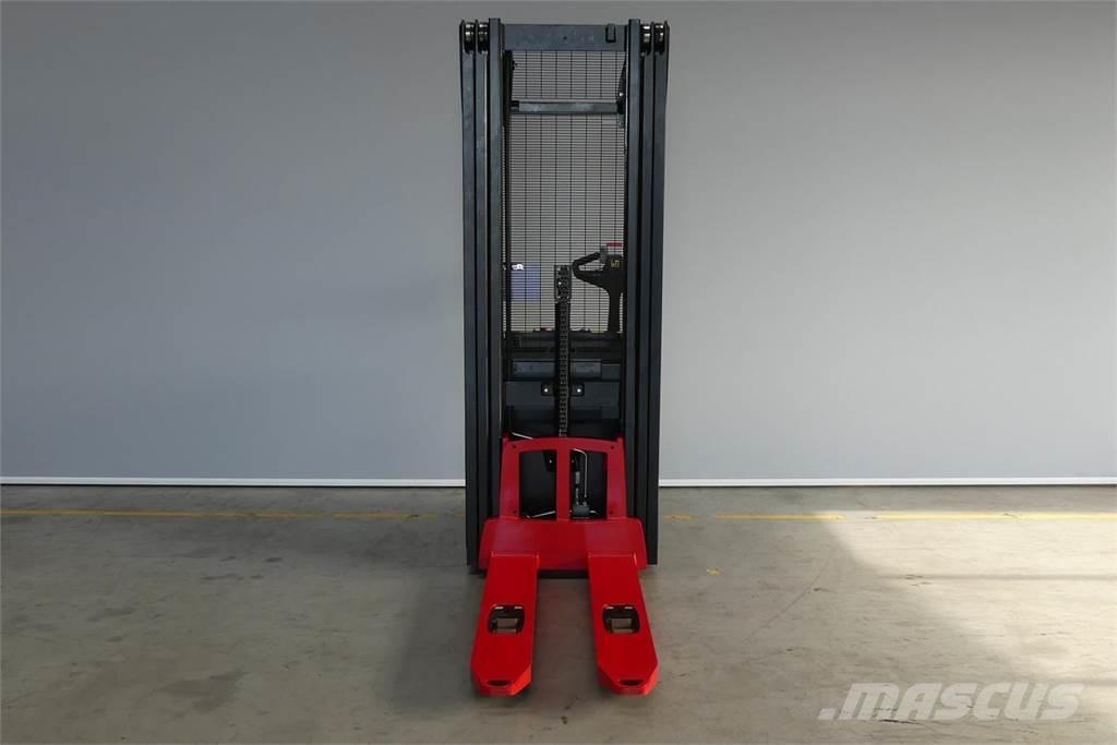 Hyster S1.6il Transpallet uomo a terra